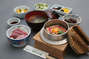 釜飯定食「波」 2,310円 写真の他2種