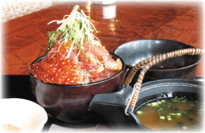 ご飯までなかなか箸が届かない「漁師のづけ丼膳」